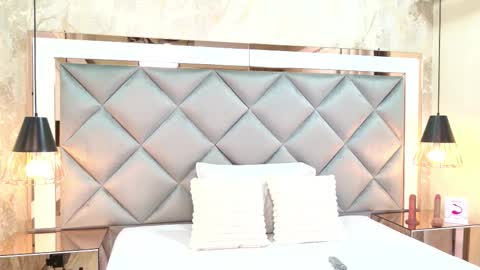 Snapshot of crystal_gilton chatting on 3, 11, 2025 crystal_gilton online show from 3, 11, 2025