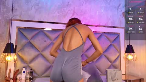 Snapshot of crystal_gilton chatting on 14, 12, 2025 crystal_gilton online show from 14, 12, 2025