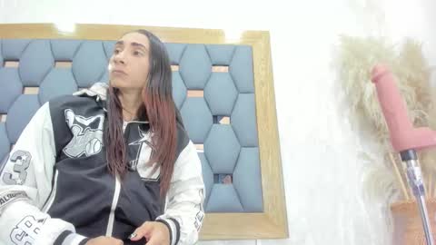 Snapshot of crystal_sm chatting on 19, 11, 2025 crystal_sm online show from 19, 11, 2025