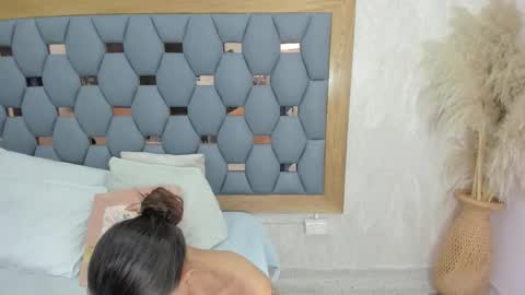 Snapshot of crystal_sm chatting on 24, 11, 2025 crystal_sm online show from 24, 11, 2025