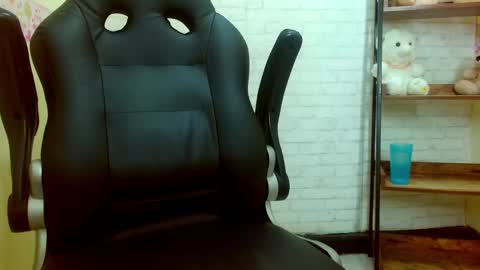 Snapshot of crystal_walls chatting on 7, 3, 2025 I AM CRYSTAL online show from 7, 3, 2025