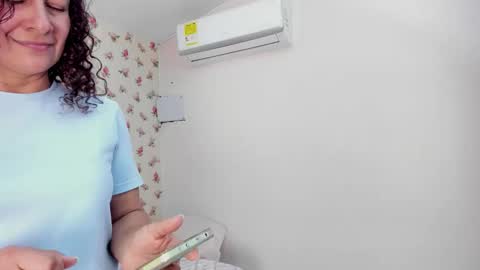 Milf Latina online show from 1, 4, 2026