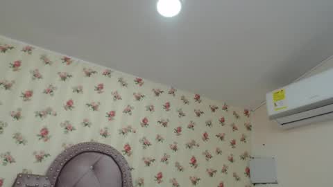 Milf Latina online show from 8, 4, 2026