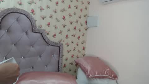 Milf Latina online show from 13, 4, 2026