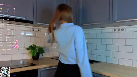 Snapshot of crystaldiva01 chatting on 15, 12, 2025 Diva online show from 15, 12, 2025