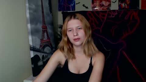 Snapshot of crystalgirl__ chatting on 19, 10, 2025 Stella online show from 19, 10, 2025