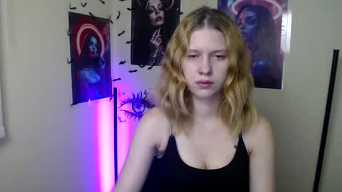 Snapshot of crystalgirl__ chatting on 9, 11, 2025 Stella online show from 9, 11, 2025