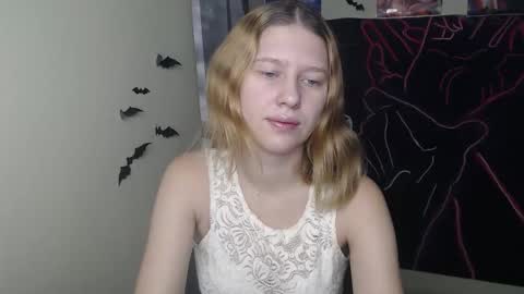 Snapshot of crystalgirl__ chatting on 18, 11, 2025 Stella online show from 18, 11, 2025