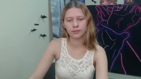 Snapshot of crystalgirl__ chatting on 19, 11, 2025 Stella online show from 19, 11, 2025