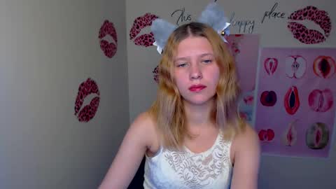 Snapshot of crystalgirl__ chatting on 23, 11, 2025 Stella online show from 23, 11, 2025