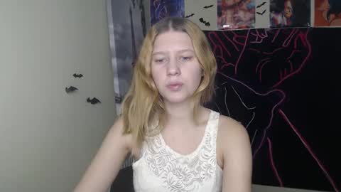 Snapshot of crystalgirl__ chatting on 25, 11, 2025 Stella online show from 25, 11, 2025