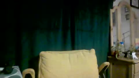 Snapshot of crystalizzzee chatting on 19, 3, 2026 Herekittykitty69 online show from 19, 3, 2026