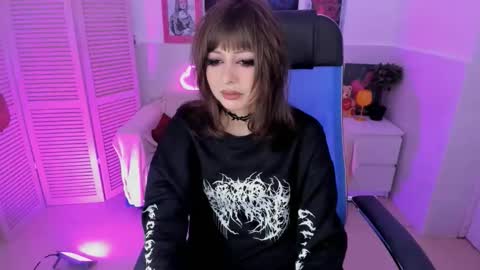 Snapshot of crystallbloom chatting on 5, 11, 2025 crystallbloom online show from 5, 11, 2025