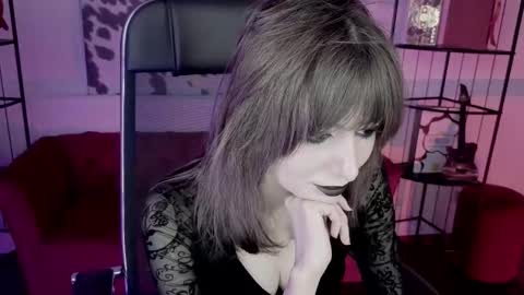 Snapshot of crystallbloom chatting on 14, 2, 2026 crystallbloom online show from 14, 2, 2026