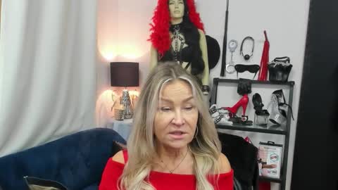 Snapshot of crystalxohotty chatting on 27, 10, 2025 CrystalHotty online show from 27, 10, 2025