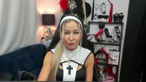 Snapshot of crystalxohotty chatting on 31, 10, 2025 CrystalHotty online show from 31, 10, 2025