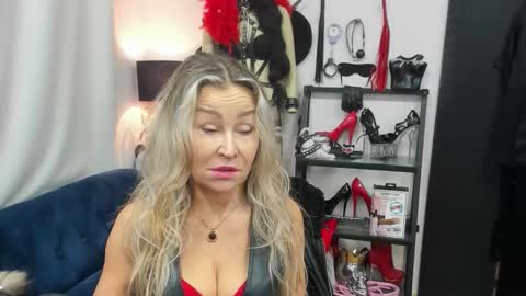 Snapshot of crystalxohotty chatting on 6, 11, 2025 CrystalHotty online show from 6, 11, 2025