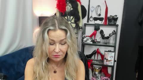 Snapshot of crystalxohotty chatting on 13, 11, 2025 CrystalHotty online show from 13, 11, 2025