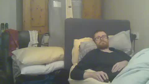 Snapshot of cs014g8493 chatting on 14, 11, 2025 chris online show from 14, 11, 2025