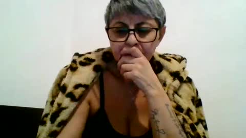 couple online show from 5, 1, 2025