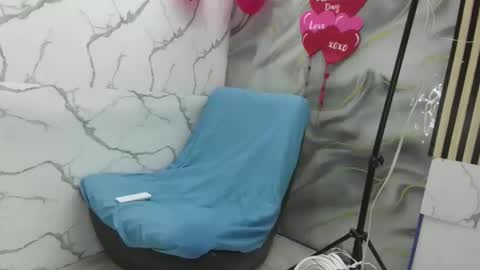 curly_hair_69 online show from 24, 2, 2026