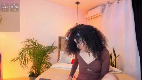 Snapshot of curlyrose_ chatting on 15, 10, 2025 Rose online show from 15, 10, 2025