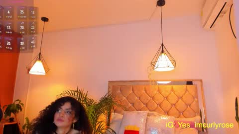 Snapshot of curlyrose_ chatting on 18, 10, 2025 Rose online show from 18, 10, 2025