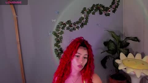 Snapshot of curlyy915e chatting on 14, 12, 2025 Curly915e online show from 14, 12, 2025