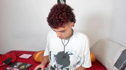 Snapshot of curlyytwink chatting on 9, 10, 2025 Noah online show from 9, 10, 2025