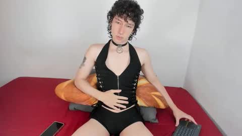 Snapshot of curlyytwink chatting on 18, 10, 2025 Noah online show from 18, 10, 2025