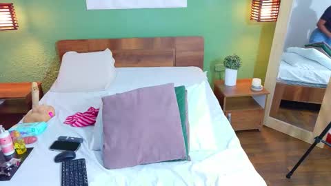 Snapshot of curvyebonyy_ chatting on 18, 10, 2025 Danna online show from 18, 10, 2025