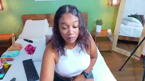 Snapshot of curvyebonyy_ chatting on 20, 10, 2025 Danna online show from 20, 10, 2025