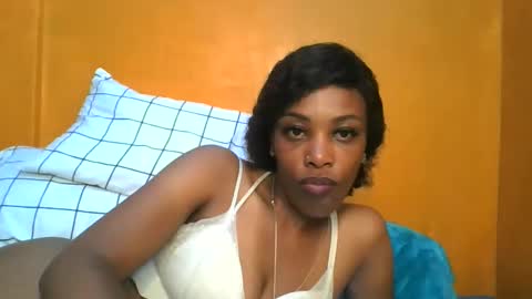 curvylyin online show from 12, 3, 2026