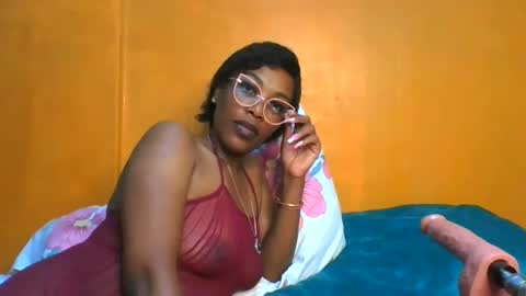 curvylyin online show from 16, 3, 2026