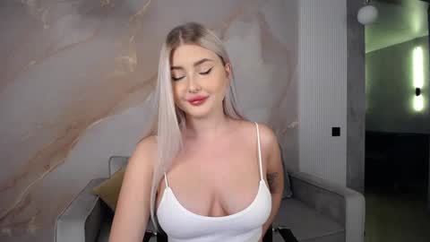 Snapshot of cute18cute chatting on 4, 12, 2024 Kira  online show from 4, 12, 2024