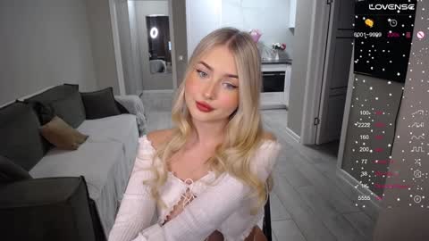 Snapshot of cute18cute chatting on 25, 9, 2025 Kira  online show from 25, 9, 2025