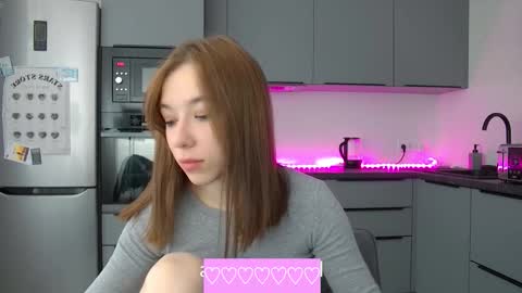 Snapshot of cute_beauty chatting on 11, 11, 2025 Amanda online show from 11, 11, 2025