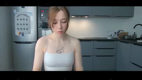 Snapshot of cute_beauty chatting on 17, 11, 2025 Amanda online show from 17, 11, 2025