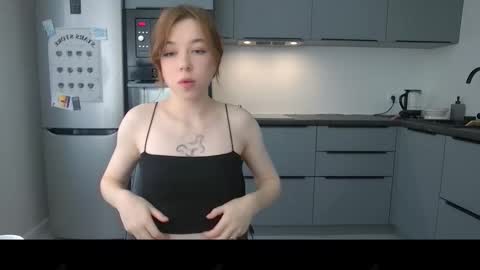 Snapshot of cute_beauty chatting on 22, 11, 2025 Amanda online show from 22, 11, 2025