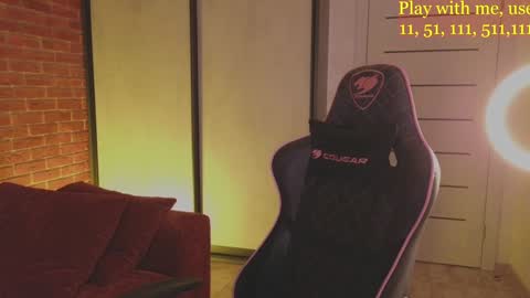 Everyday stream in the same time online show from 8, 12, 2024