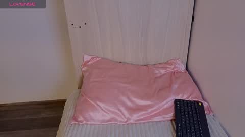 Snapshot of cute_emmma chatting on 15, 12, 2025 Emma online show from 15, 12, 2025