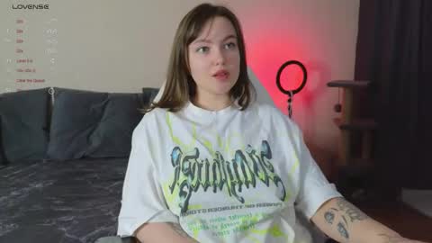 Snapshot of cute_junk chatting on 25, 11, 2025 Kite and Jack online show from 25, 11, 2025