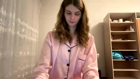 cute_kitte online show from 13, 1, 2025