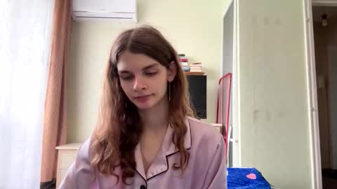 cute_kitte online show from 3, 10, 2025