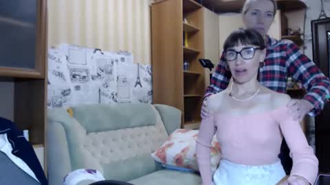 cute_lion_ online show from 7, 12, 2024