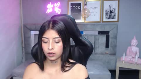 Snapshot of cute_martina_v chatting on 22, 10, 2025 Martina online show from 22, 10, 2025