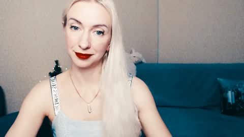 cute_smile_shy online show from 7, 1, 2025