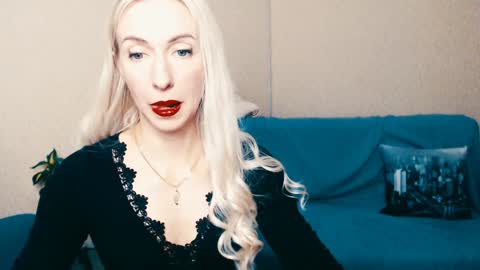 cute_smile_shy online show from 16, 1, 2025