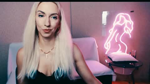 cute_smile_shy online show from 11, 9, 2025