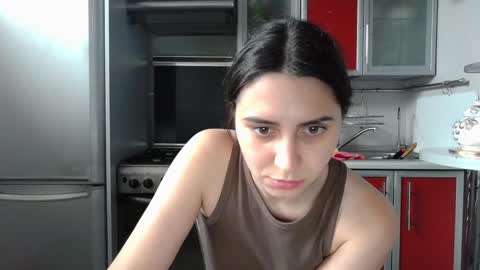 cute_strawberry_ online show from 2, 12, 2024